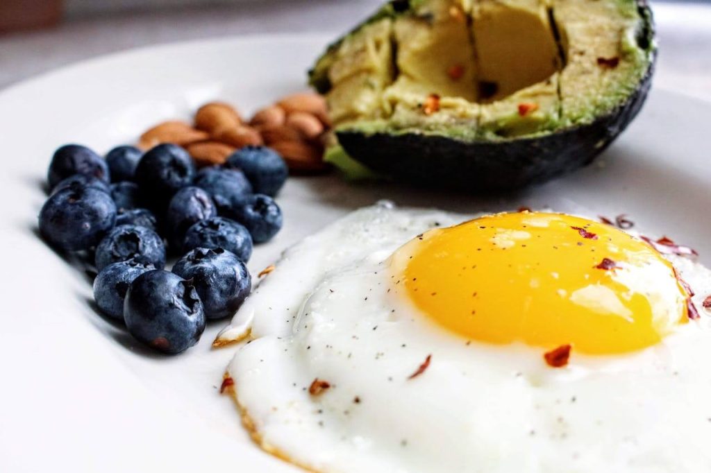 fitter wakker worden door een gezond ontbijt te eten